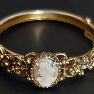 Vintage Florenza Cameo Bracelet Gold Tone with Faux Pearls with Safety Chain
